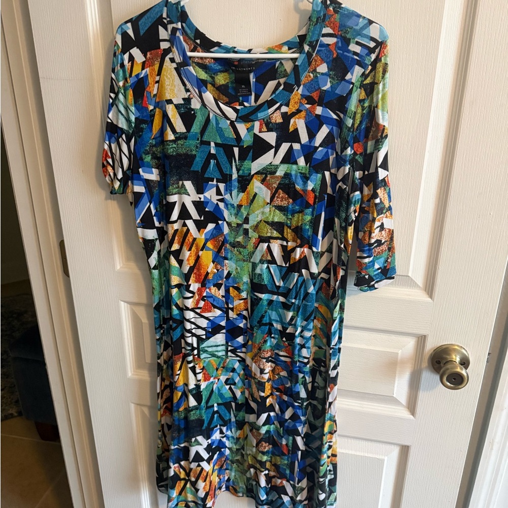 Investments Multicolor Blue & Green Geometric Top